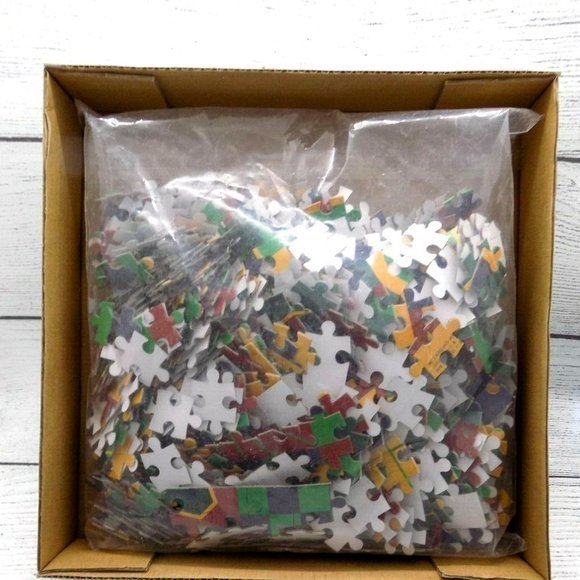 Harry Potter Wizarding World - 1000 Piece Hogwarts House Halls‎ Puzzle - Picture 2 of 4